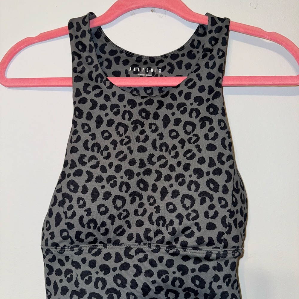 Athletic Racerback Tank Top l Built in Bra l Like New